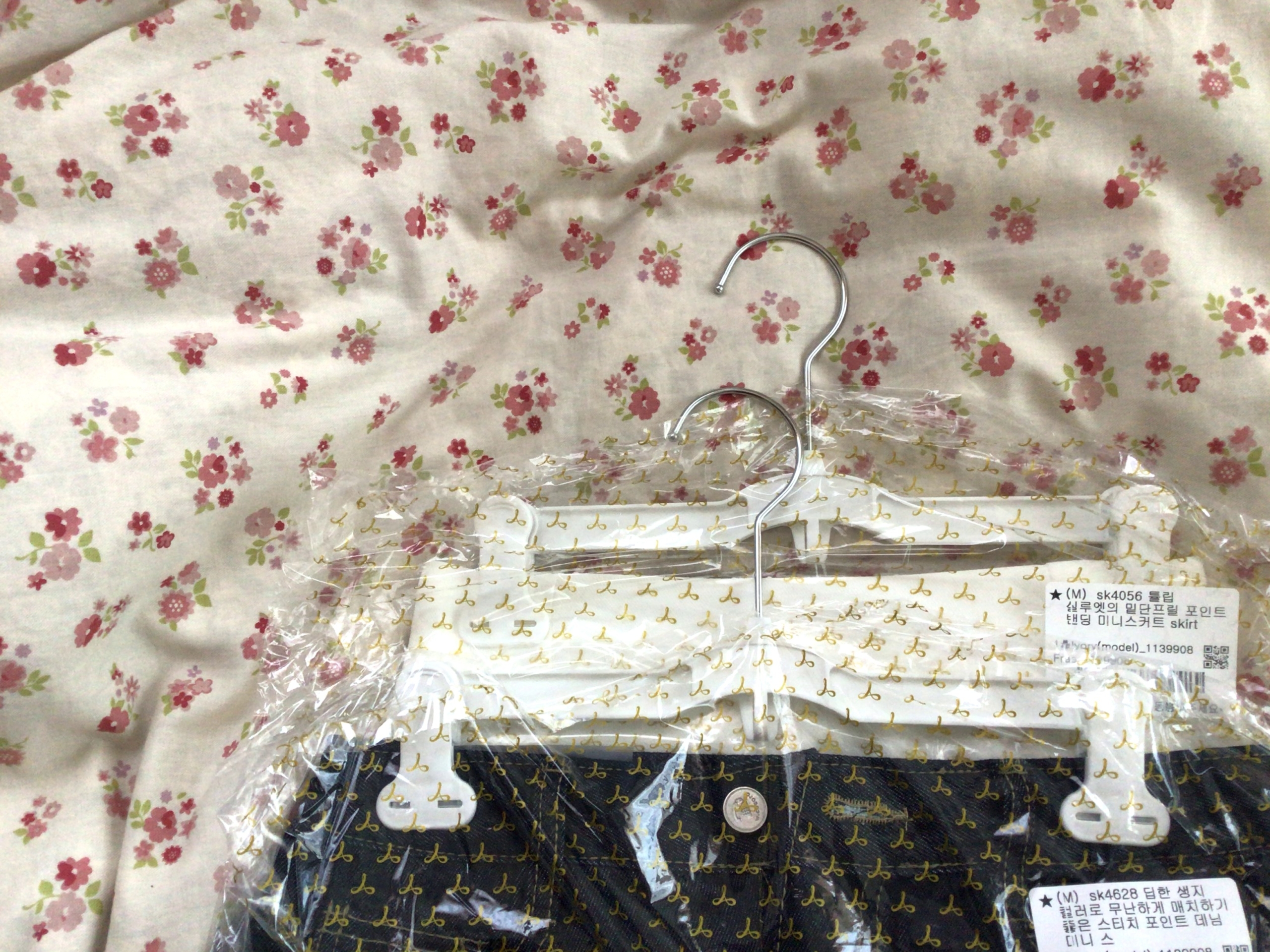 韓国ファッション通販アットランスのビニール梱包とハンガー